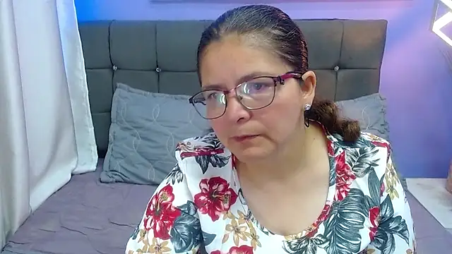 Snapshot of Linda_banks_ chatting on 07-12-26, 01:51 Linda banks online show from 07-12-26, 01:51