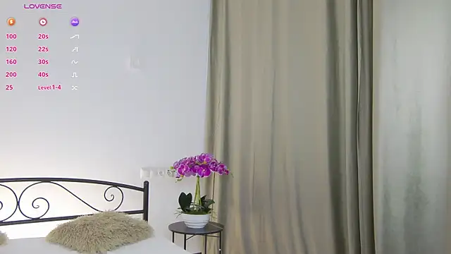 Snapshot of AlexsisFaee chatting on 06-10-26, 06:34 AlexsisFaee online show from 06-10-26, 06:34