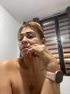 Snapshot of Sexysquirtmommy chatting on 05-09-26, 10:04 Sexysquirtmommy online show from 05-09-26, 10:04