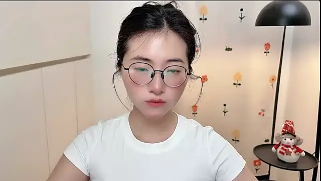 Snapshot of Rosalind_xixi chatting on 04-12-26, 01:05 Rosalind xixi online show from 04-12-26, 01:05