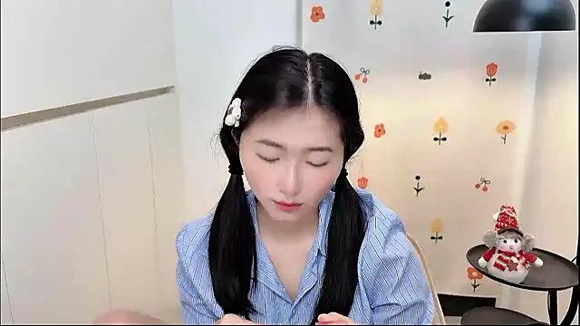 Snapshot of Rosalind_xixi chatting on 04-17-26, 01:52 Rosalind xixi online show from 04-17-26, 01:52