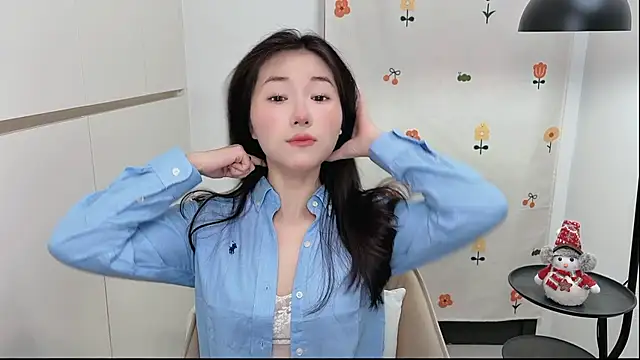 Snapshot of Rosalind_xixi chatting on 05-18-26, 04:07 Rosalind xixi online show from 05-18-26, 04:07