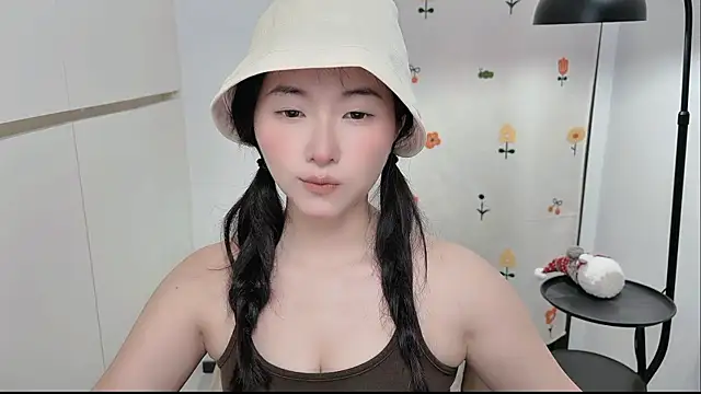 Snapshot of Rosalind_xixi chatting on 05-26-26, 01:40 Rosalind xixi online show from 05-26-26, 01:40