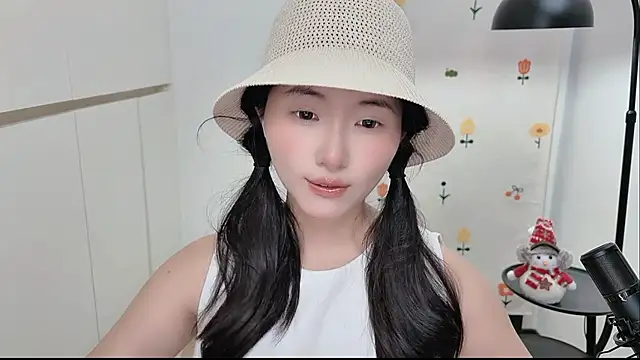 Snapshot of Rosalind_xixi chatting on 05-30-26, 02:03 Rosalind xixi online show from 05-30-26, 02:03