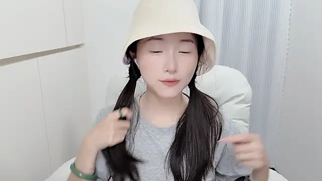 Rosalind xixi online show from 06-28-26, 12:00