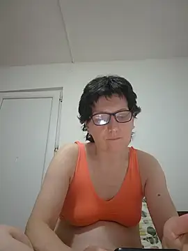 Snapshot of Vera_Elle chatting on 04-19-26, 06:10 Vera Elle online show from 04-19-26, 06:10