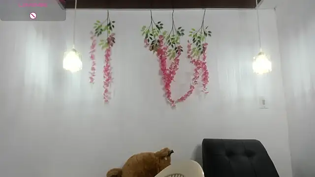 scarletbaker  online show from 05-18-26, 12:00