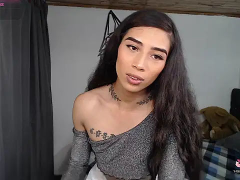 Snapshot of Sweet-Cris chatting on 05-21-26, 06:15 Sweet-Cris online show from 05-21-26, 06:15