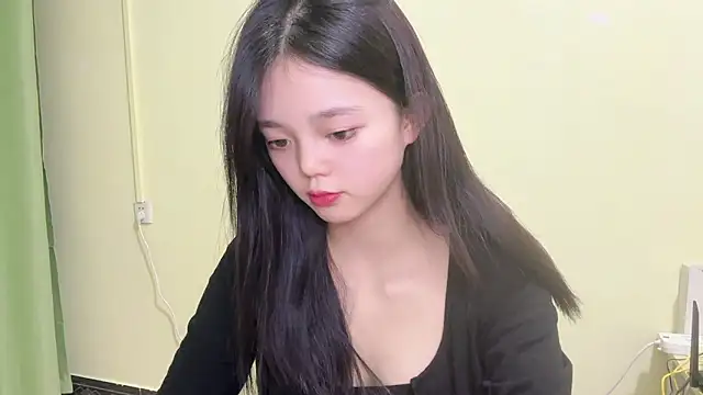 Snapshot of Nicole-13 chatting on 11-05-25, 10:59 Nicole-13 online show from 11-05-25, 10:59