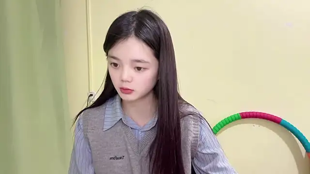 Snapshot of Nicole-13 chatting on 01-06-26, 11:25 Nicole-13 online show from 01-06-26, 11:25