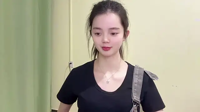 Snapshot of Nicole-13 chatting on 02-02-26, 12:04 Nicole-13 online show from 02-02-26, 12:04