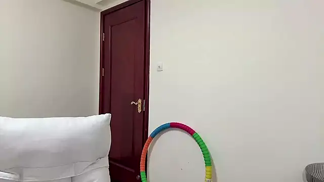 Snapshot of Nicole-13 chatting on 04-06-26, 01:14 Nicole-13 online show from 04-06-26, 01:14