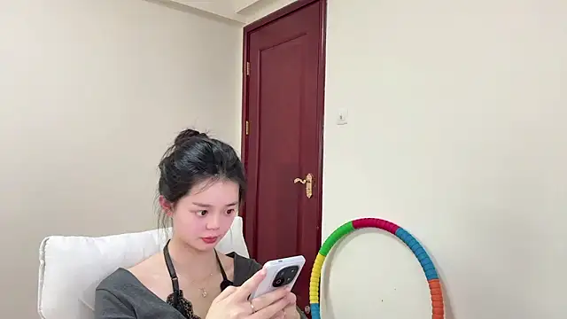 Snapshot of Nicole-13 chatting on 04-13-26, 01:33 Nicole-13 online show from 04-13-26, 01:33