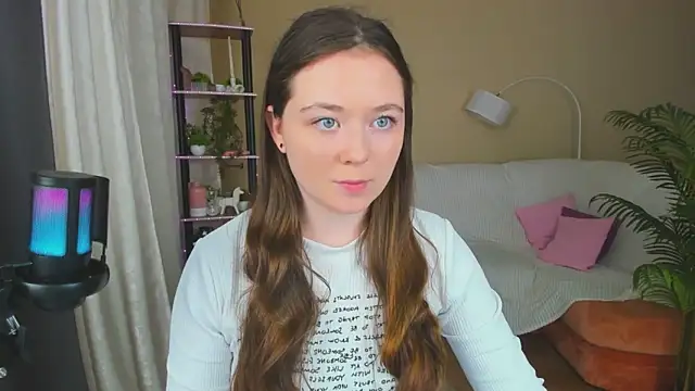 AlluringLookk online show from 09-19-25, 11:22