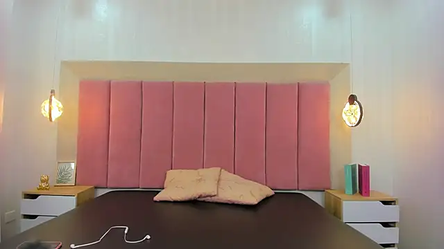 Emilia Bons online show from 10-08-25, 01:53