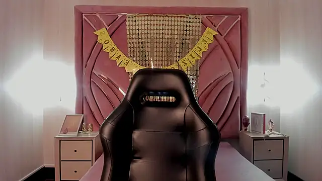 Emilia Bons online show from 10-31-25, 02:51