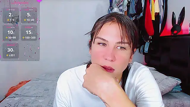 Snapshot of Azley_sweet chatting on 06-24-26, 02:27 Azley sweet online show from 06-24-26, 02:27