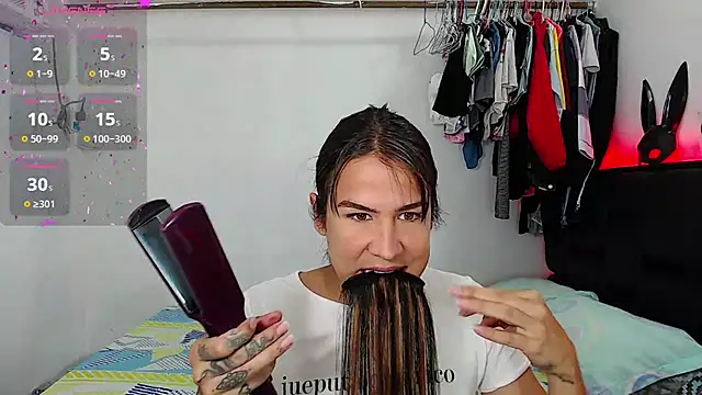 Snapshot of Azley_sweet chatting on 06-30-26, 01:01 Azley sweet online show from 06-30-26, 01:01