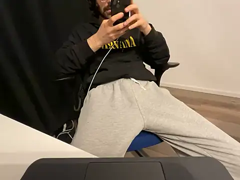 Frankieyyy1 online show from 04-29-26, 07:09