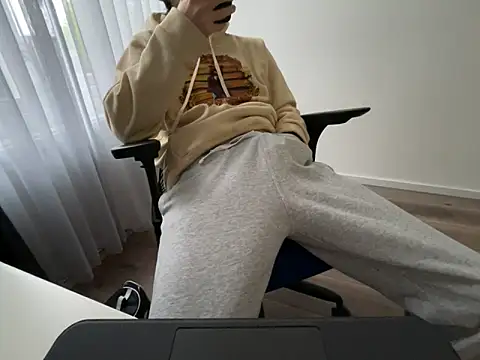 Frankieyyy1 online show from 05-03-26, 05:35