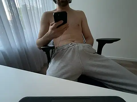 Frankieyyy1 online show from 05-09-26, 03:56