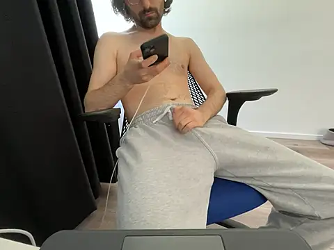 Frankieyyy1 online show from 05-22-26, 08:32