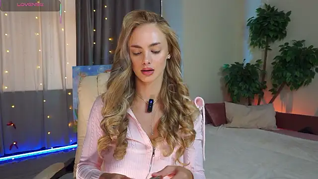 Snapshot of AliciaMellow chatting on 03-16-26, 11:36 AliciaMellow online show from 03-16-26, 11:36