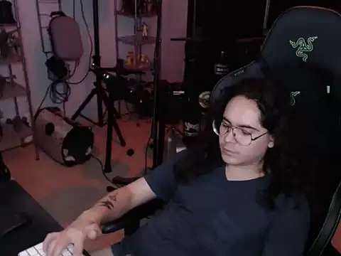 Snapshot of dorrey21 chatting on 04-06-26, 06:20 dorrey21 online show from 04-06-26, 06:20