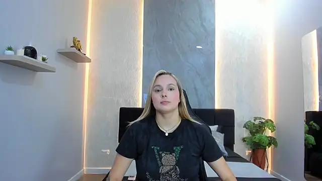 Emmaa white  online show from 05-26-26, 05:31