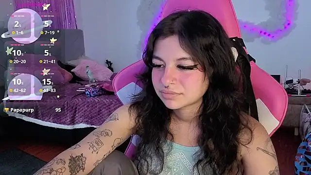 larah uwu online show from 05-26-26, 06:37