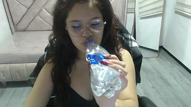 Velvet Moon V online show from 03-26-26, 07:52