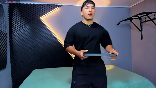 Horny nick18 online show from 03-25-26, 12:44