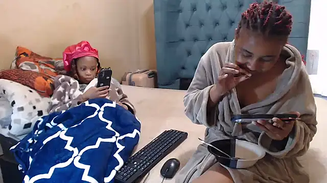 EbonyEssence online show from 05-25-26, 10:32