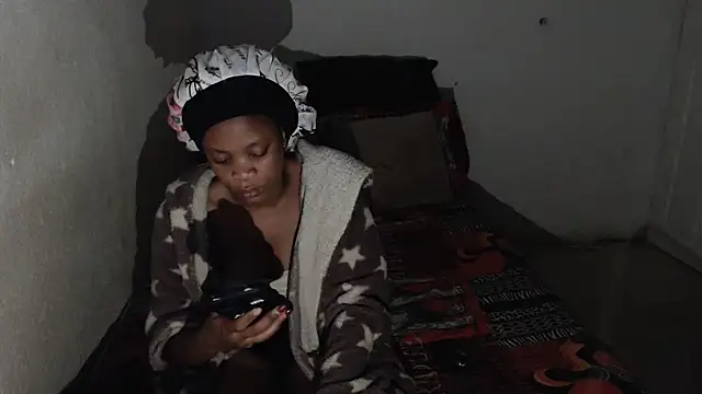 Snapshot of EssenceLovers chatting on 03-11-26, 08:37 EssenceLovers online show from 03-11-26, 08:37