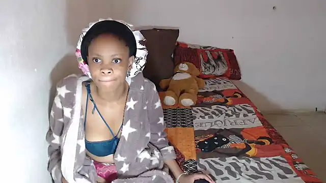 Snapshot of EssenceLovers chatting on 04-13-26, 09:37 EssenceLovers online show from 04-13-26, 09:37