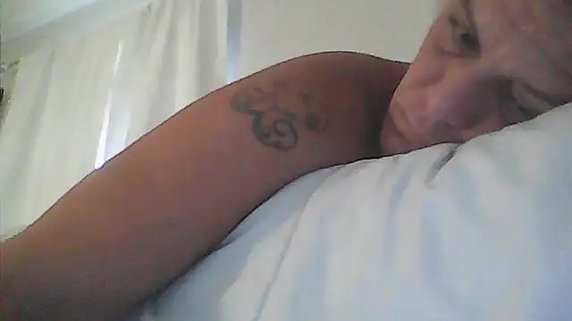 sarahkat86 online show from 04-13-26, 11:37