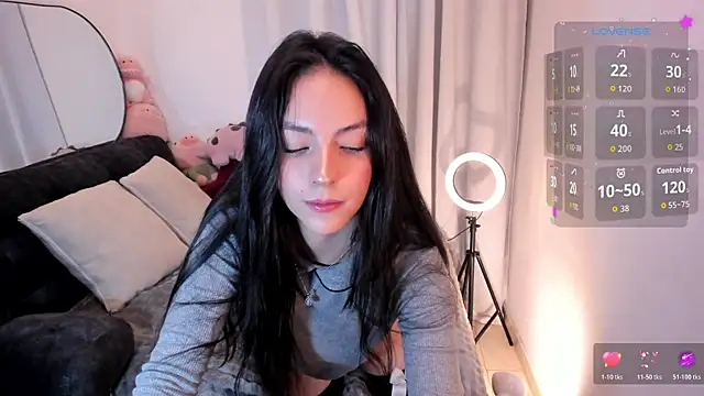 sarah saenz  online show from 07-10-26, 07:01