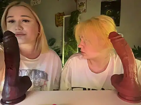 MoonIvy  online show from 02-20-26, 05:35