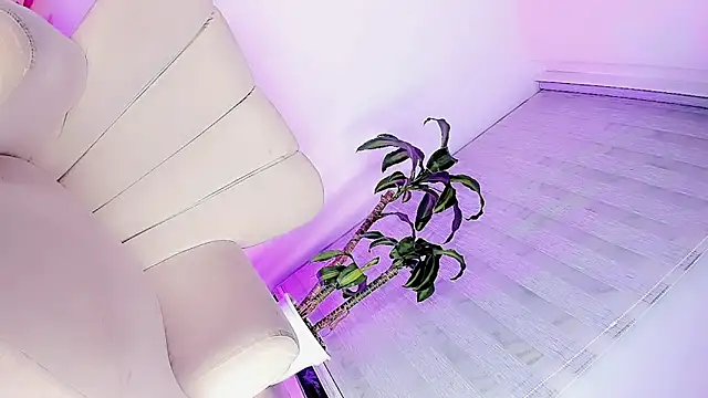 Eboney Hott online show from 05-28-26, 06:38