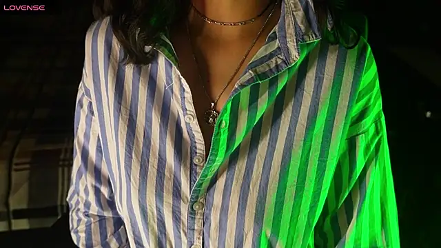 Snapshot of NidhiChandra chatting on 12-23-25, 07:17 NidhiChandra online show from 12-23-25, 07:17