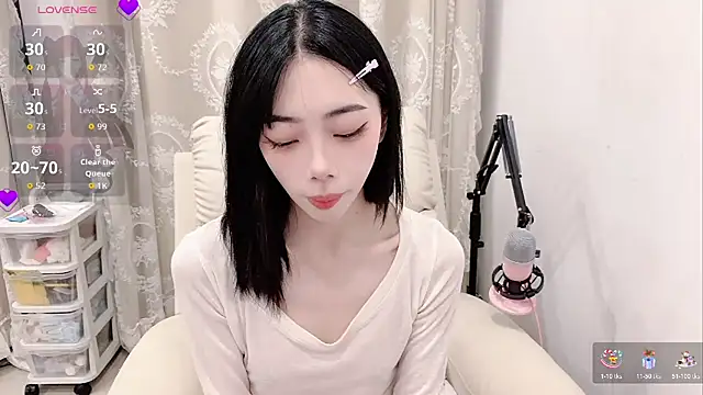 Snapshot of tuantuanle chatting on 06-25-26, 03:27 tuantuanle online show from 06-25-26, 03:27