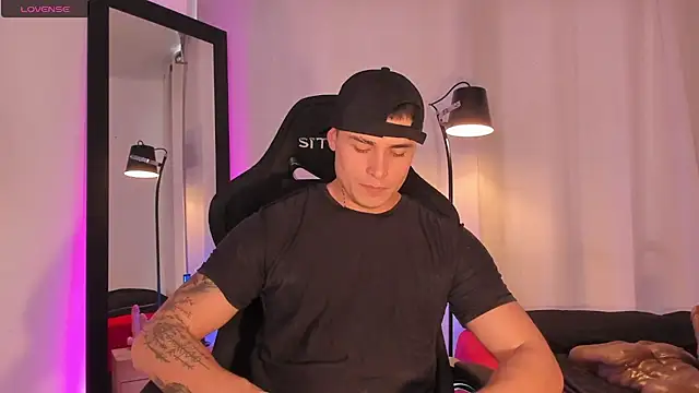 Snapshot of connorsmiith chatting on 06-23-26, 02:37 connorsmiith online show from 06-23-26, 02:37