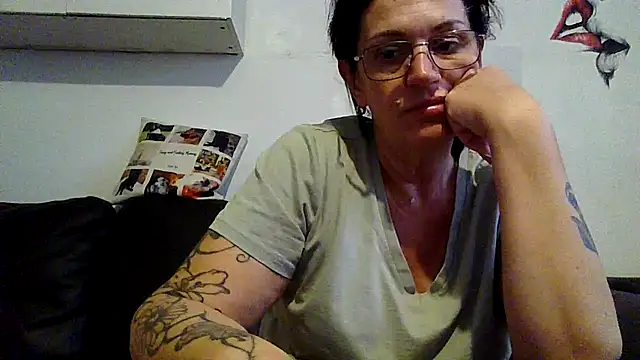 Snapshot of RubyyRosee chatting on 06-10-26, 05:18 RubyyRosee online show from 06-10-26, 05:18