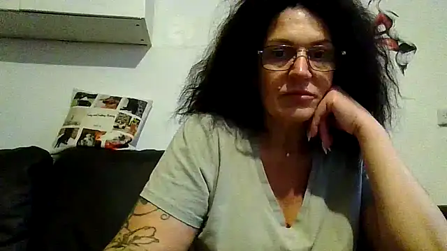 Snapshot of RubyyRosee chatting on 06-12-26, 05:17 RubyyRosee online show from 06-12-26, 05:17