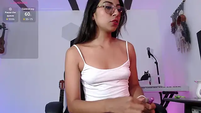 Snapshot of Susanahendrix chatting on 04-27-26, 06:17 Susanahendrix online show from 04-27-26, 06:17