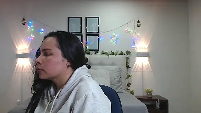 Megan 05  online show from 05-12-26, 07:22