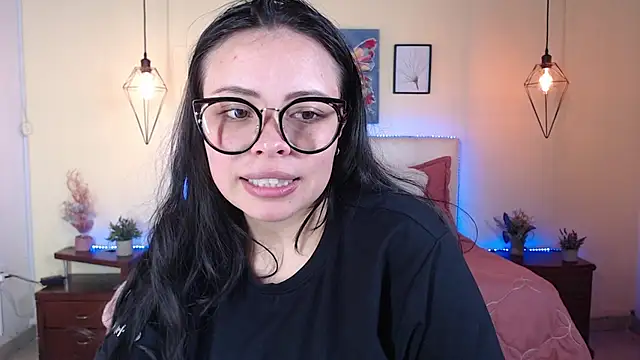 Snapshot of Megan_05_ chatting on 06-25-26, 02:43 Megan 05 online show from 06-25-26, 02:43