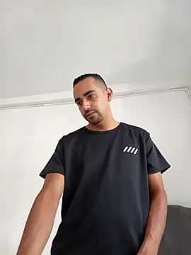 stivenlujan69 online show from 04-12-26, 08:36