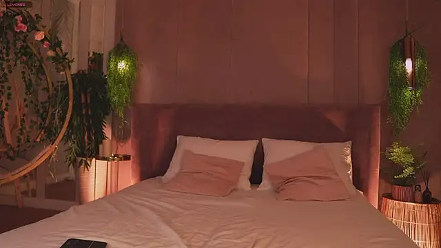 AdoraCortes online show from 11-20-25, 05:12