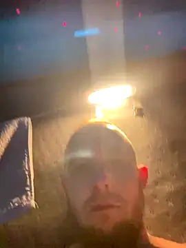 Snapshot of MikeFake chatting on 11-10-25, 12:20 MikeFake online show from 11-10-25, 12:20